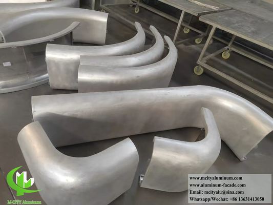 Καλή τιμή Εξατομικευμένες Υπερβολικές Μεταλλικές Όψεις Επένδυσης Αλουμινίου Διπλής Καμπύλης σε απευθείας σύνδεση