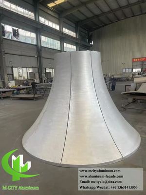 Καλή τιμή Εξατομικευμένες Υπερβολικές Μεταλλικές Όψεις Επένδυσης Αλουμινίου Διπλής Καμπύλης σε απευθείας σύνδεση