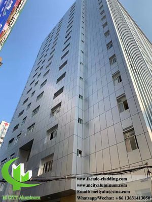 Καλή τιμή Στερεό αλουμίνιο τοίχωμα 3mm PVDF Φινίρισμα 15 χρόνια εγγύηση εξωτερική διακόσμηση για τοίχο προσόψεως σε απευθείας σύνδεση