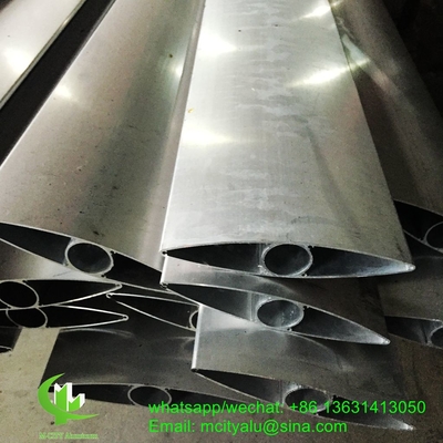 250 mm Αρχιτεκτονικό προφίλ αεροπεταλίδας φτυάρι φελλού αλουμινίου με οβάλ σχήμα για το τείχος κουρτίνας πρόσοψης