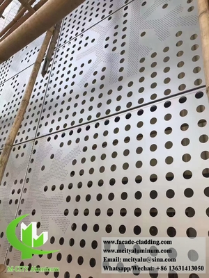 Περφόρμητα μεταλλικά επικάλυψη αλουμινίου προσόψεις με στρογγυλές τρύπες σχεδιασμό PVDF χρώμα κομματιού