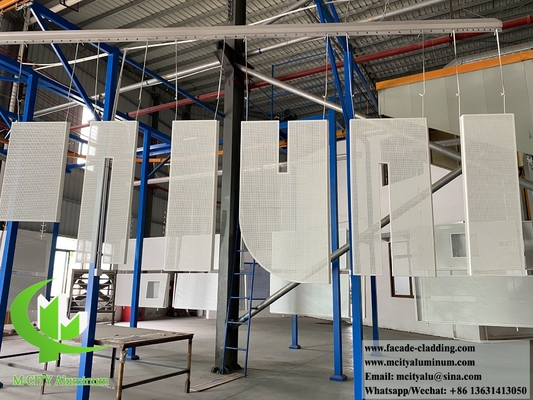 CNC αλουμινίου επένδυση μεταλλική οθόνη στρογγυλές τρύπες λευκό χρώμα 3mm PVDF σκόνη επικαλυμμένη εξατομικευμένη