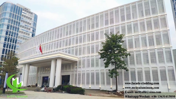Δερματοποιητικό φύλλο μετάλλου αλουμινίου PVDF σε σκόνη επικαλυμμένο με λευκό χρώμα 3 mm πάχους για επένδυση τοίχου