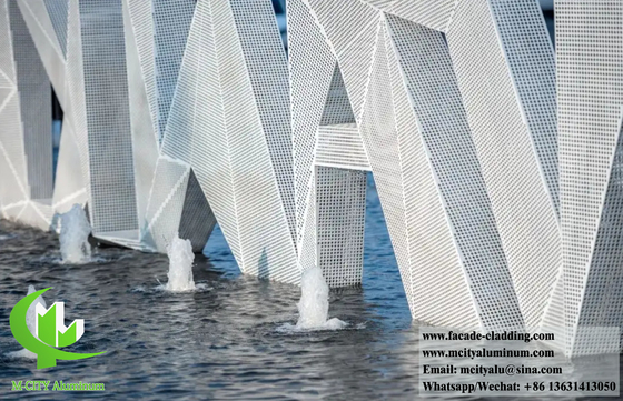 Διατρυβωμένα κυματοειδή δίχτυα Αλουμινίου Καθαρισμός εξωτερικών χώρων PVDF Λευκό χρώμα