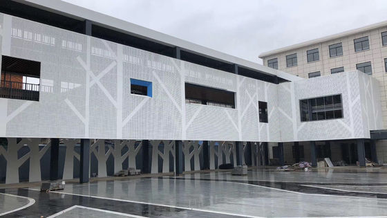 Καλή τιμή Διατρυφωμένη μεταλλική πρόσοψη με επικάλυψη από αλουμίνιο σε σκόνη, επικαλυμμένη με λευκό 3 mm σε απευθείας σύνδεση